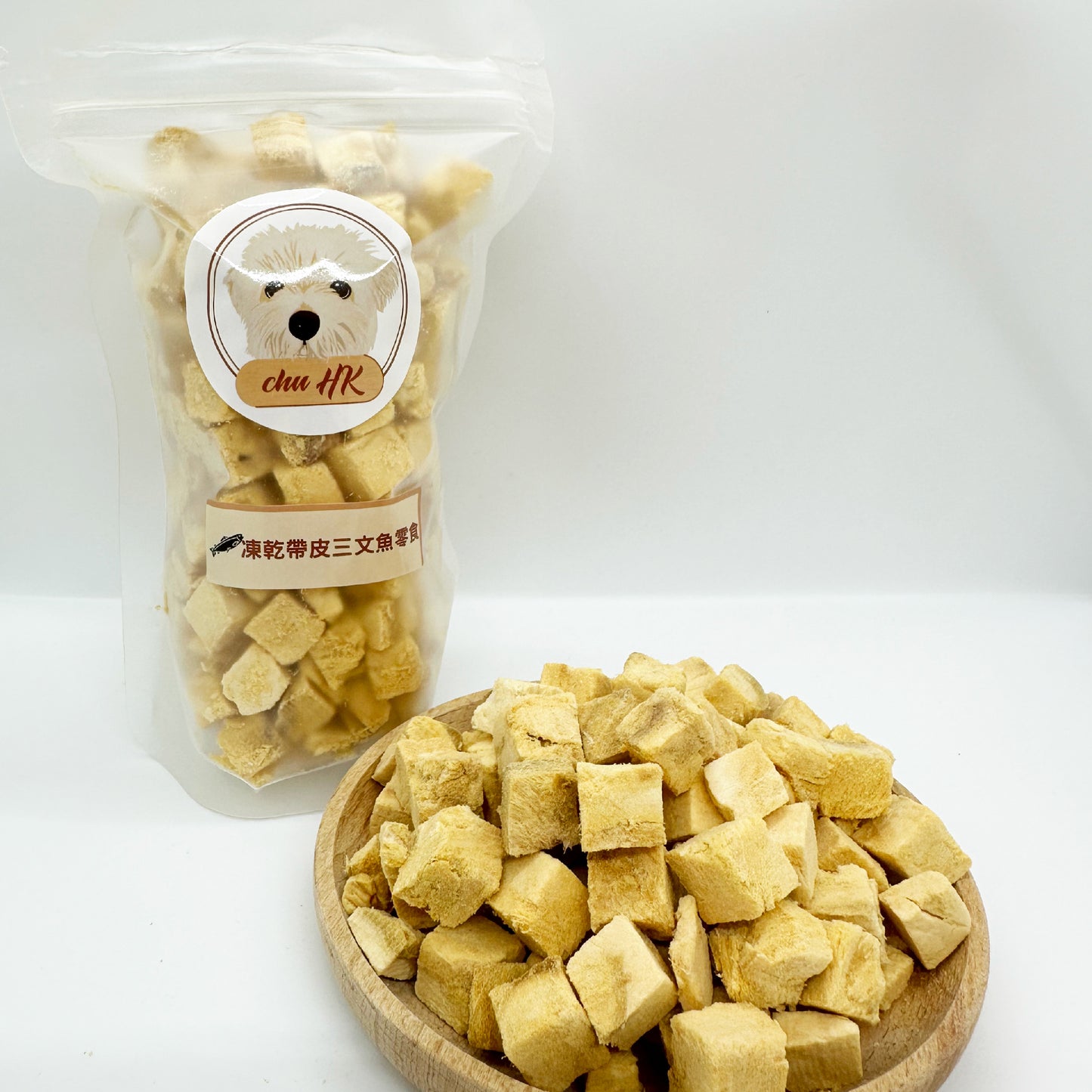 Freeze-dried skin-on salmon snacks