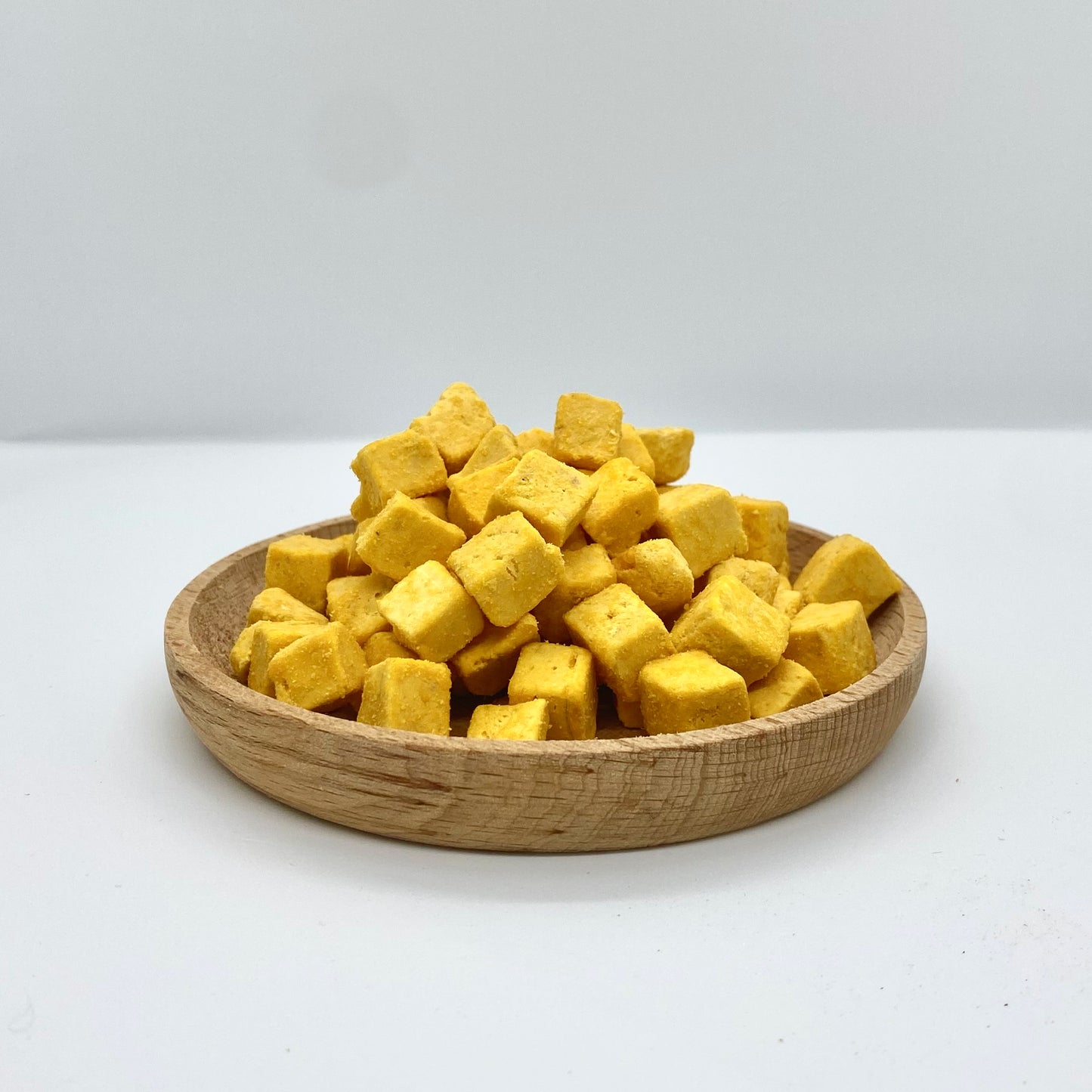 Freeze-dried egg yolk snacks