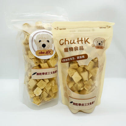 Freeze-dried skin-on salmon snacks