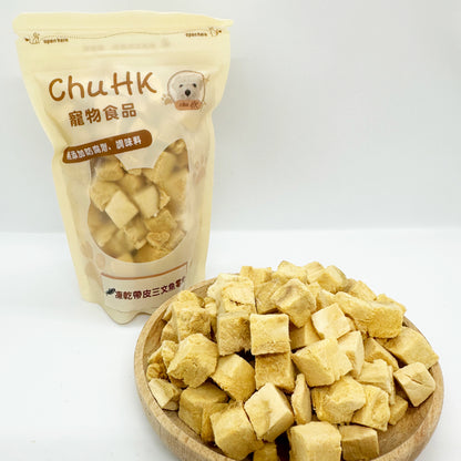 Freeze-dried skin-on salmon snacks
